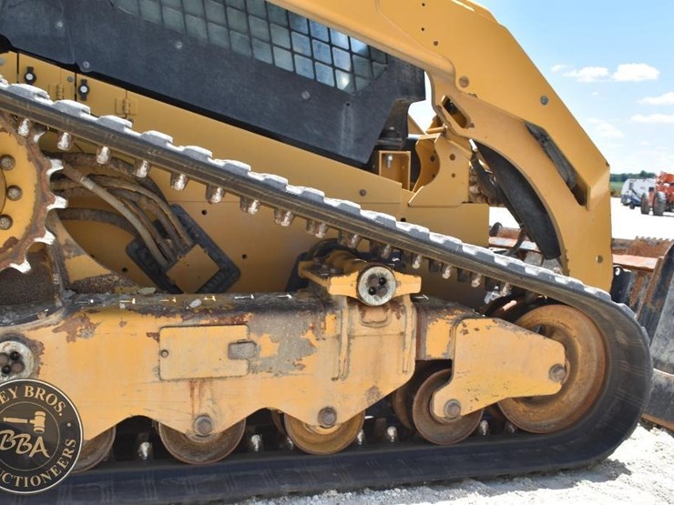 2023-caterpillar-299d3-image-45