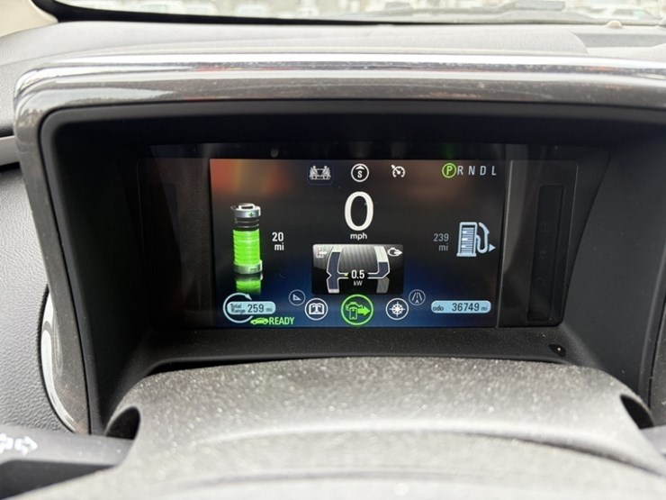 2015-chevrolet-volt-hybrid-sedan-image-25