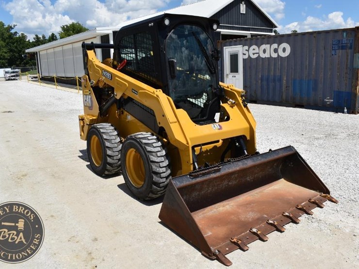 2023-caterpillar-242d3-image-7