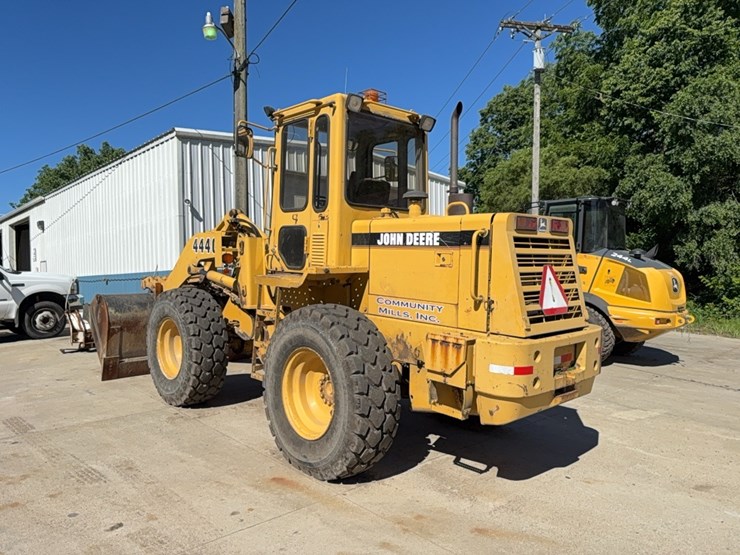 jd-444g-end-loader-image-6