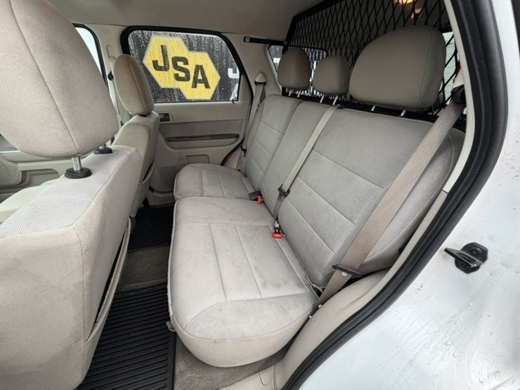 2012-ford-escape-image-19