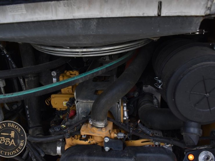 2022-caterpillar-299d3-image-40