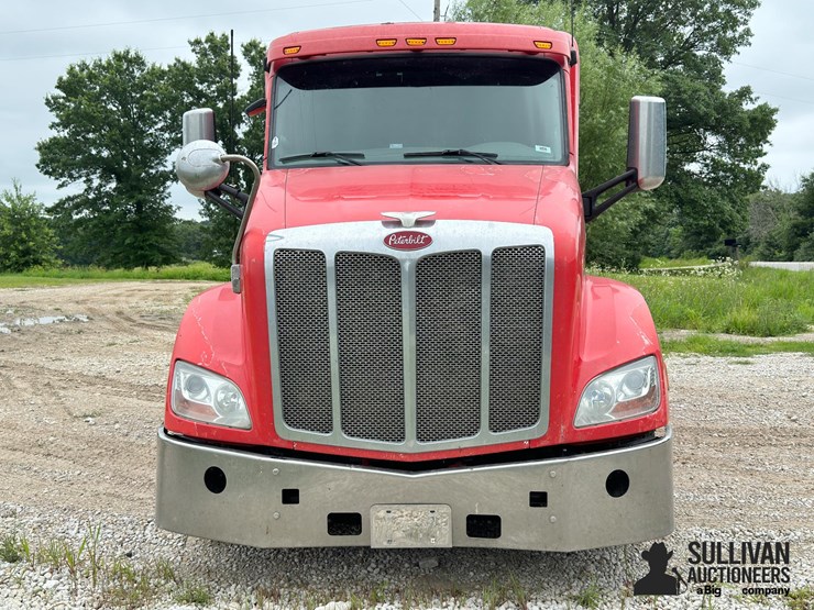 2013-peterbilt-579-image-2