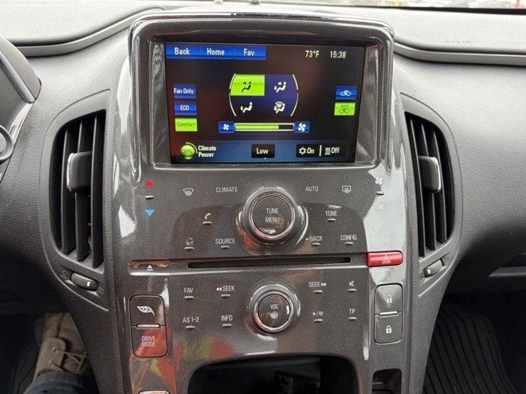 2015-chevrolet-volt-hybrid-sedan-image-28
