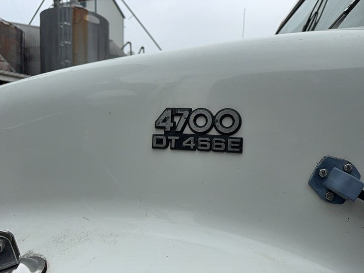 2000-case-ih-4700-image-23