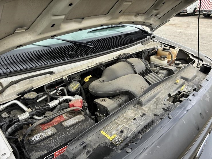 2011-ford-e350-image-8
