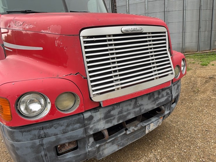 1999-freightliner-century-series-semi-tractor-image-17