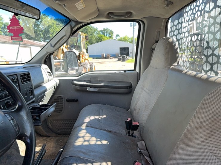 2003-ford-f450-image-32