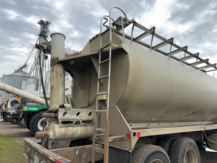 2007-freightliner-bulk-feed-truck-image-20