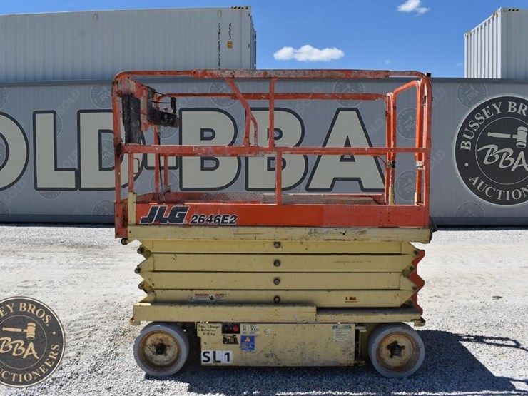2000-jlg-2646e2-image-2