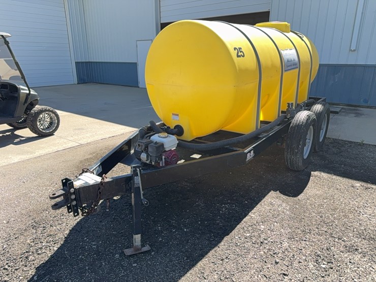 1000-gal-poly-nurse-trailer-image-1
