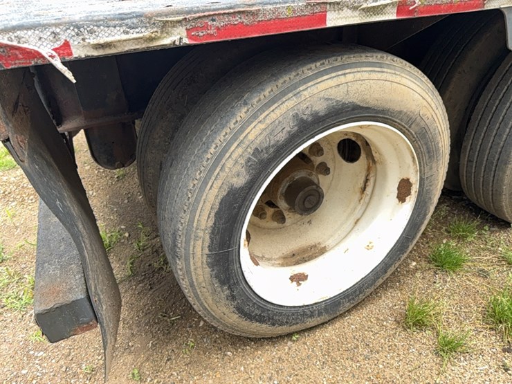 2010-behnke-b&b-dry-fert-trailer-image-13
