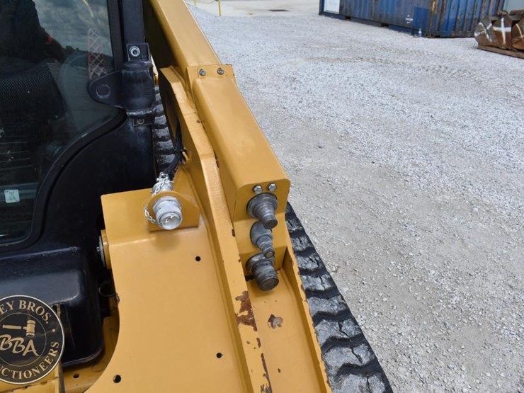 2022-caterpillar-299d3-image-24