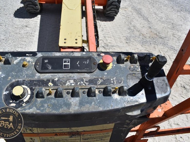 2015-jlg-600s-image-25