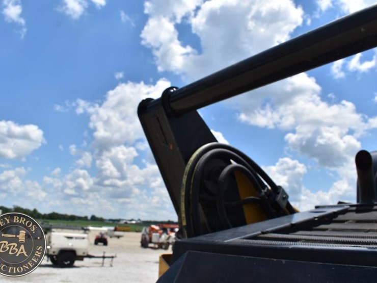 2019-caterpillar-299d2-image-35