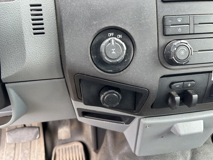 2012-ford-f350-sd-image-22