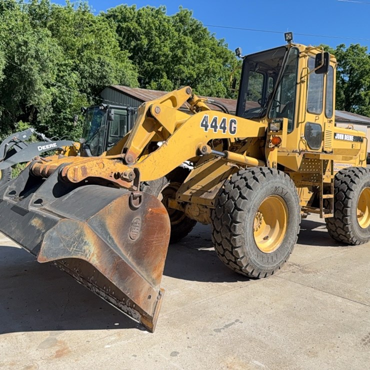 JD 444G End Loader