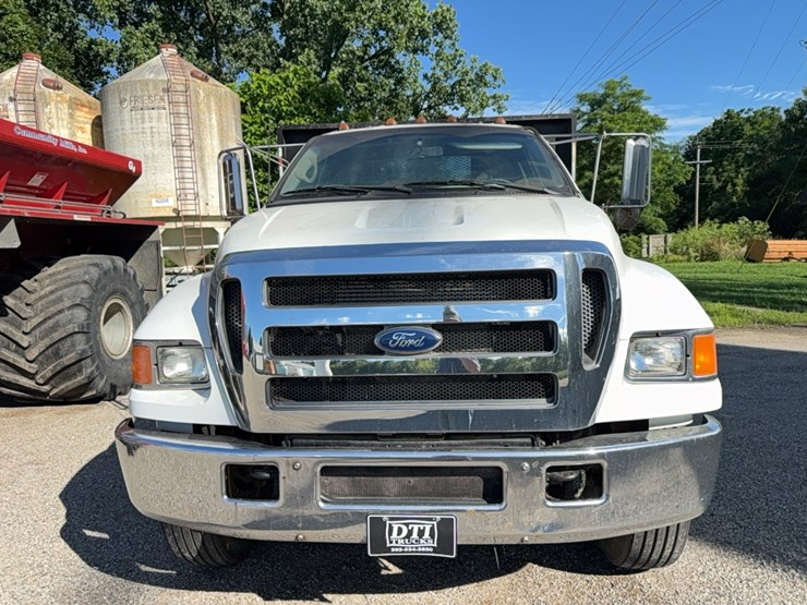 2005-ford-f750-image-2