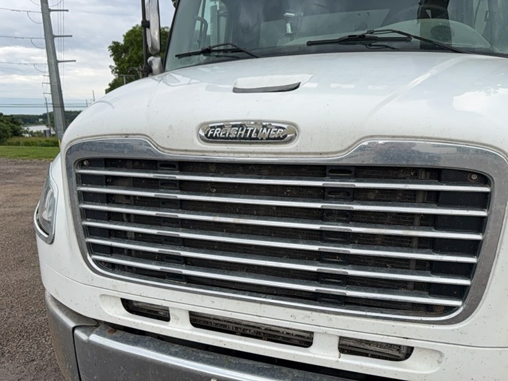 2007-freightliner-bulk-feed-truck-image-8