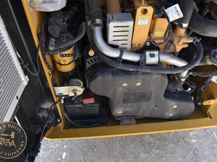 2023-caterpillar-242d3-image-31