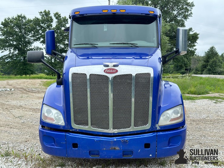 2020-peterbilt-579-image-2