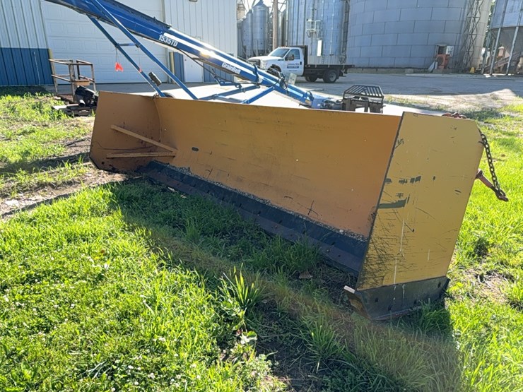 13’-front-blade-bucket-mount-image-1