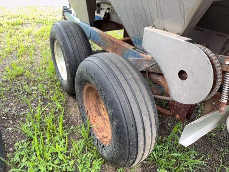 wilmar-pull-type-dry-fert.-spreader-image-9