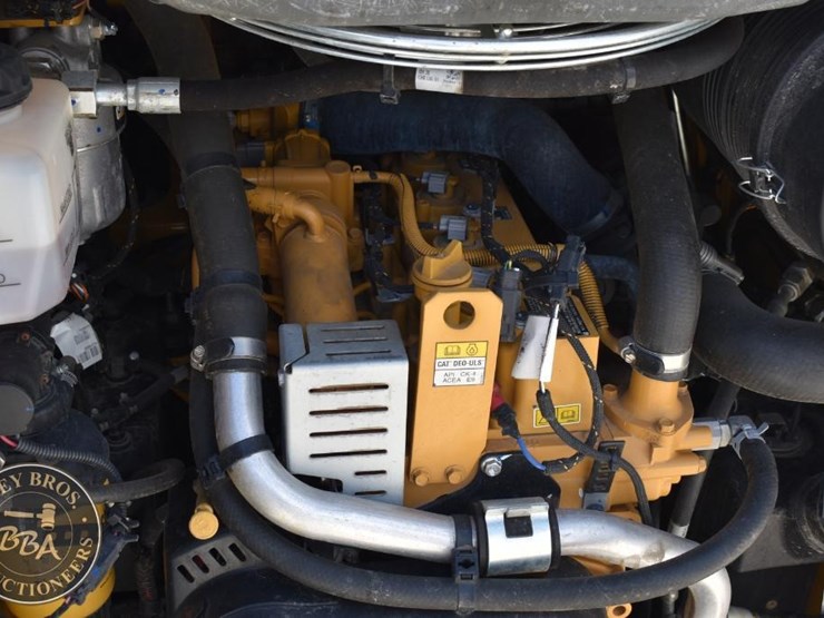 2023-caterpillar-242d3-image-36