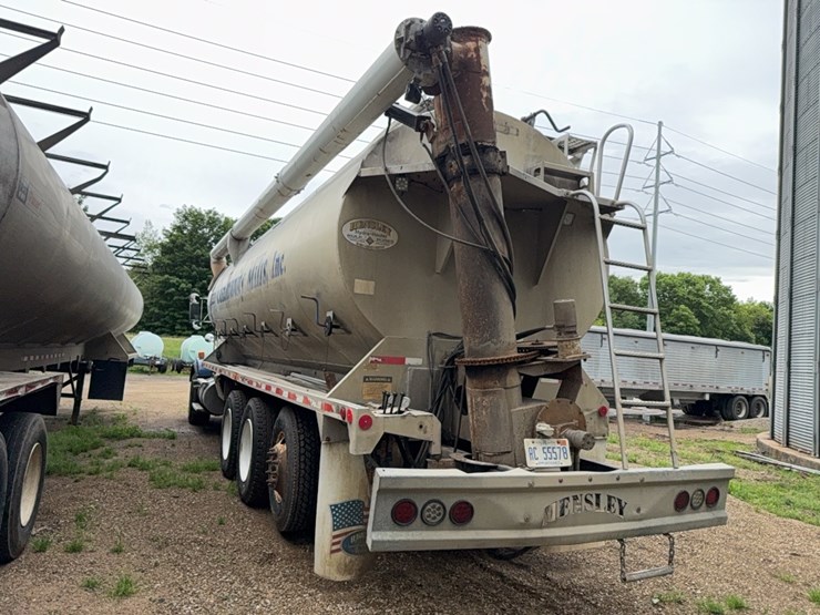 2010-kenworth-bulk-feed-truck-image-6