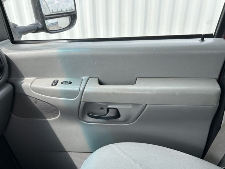 2005-ford-e350-xlt-sd-image-19