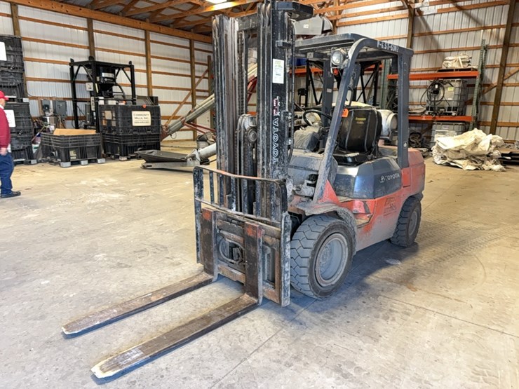 toyota-7fgu42-forklift-image-1