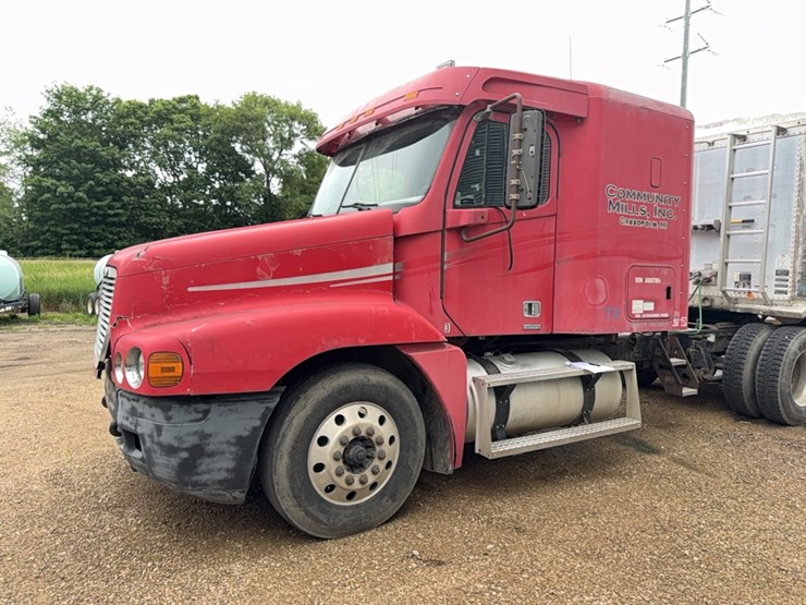 1999-freightliner-century-series-semi-tractor-image-4