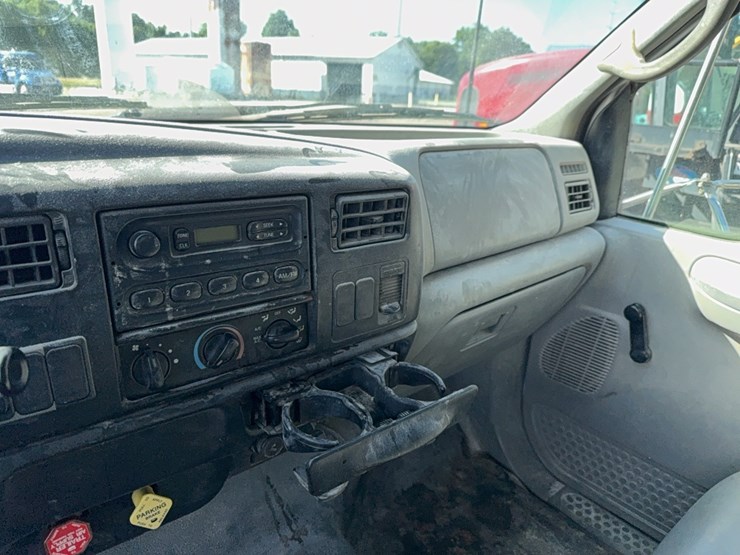 2005-ford-f750-image-28