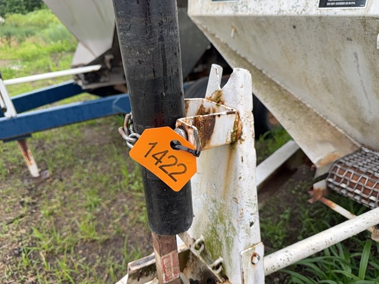 wilmar-pull-type-dry-fert.-spreader-image-2