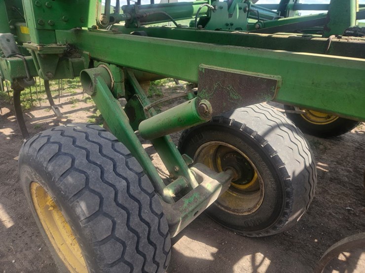 john-deere-2310-image-15