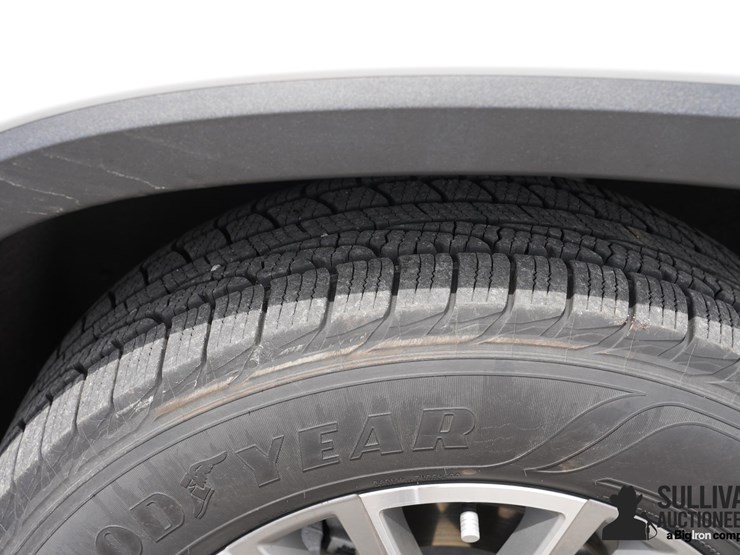 2023-chevrolet-traverse-image-15