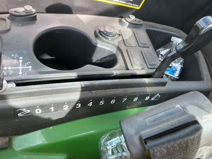 2025-john-deere-2025r-image-30