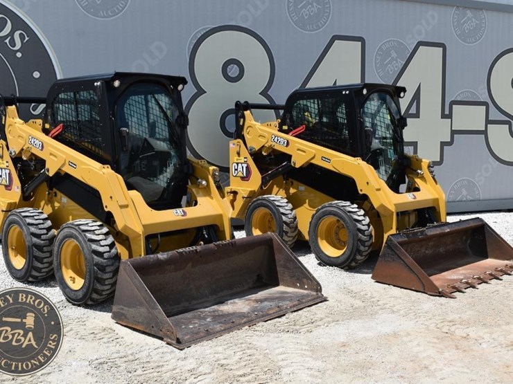 2023-caterpillar-242d3-image-51