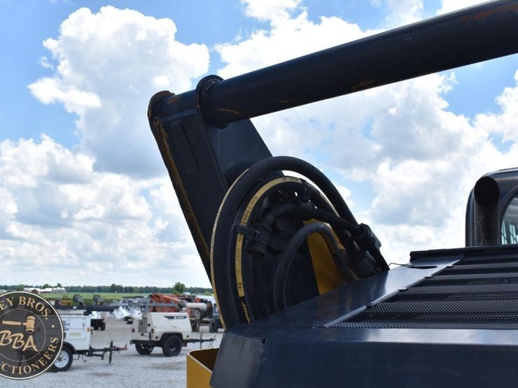 2022-caterpillar-299d3-image-34