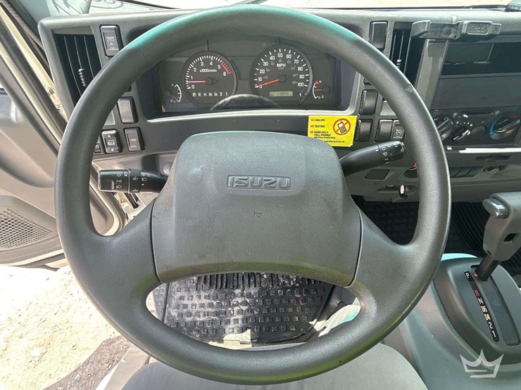 2017-isuzu-npr-image-22