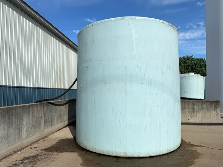 10,000-gal-poly-tank-image-2