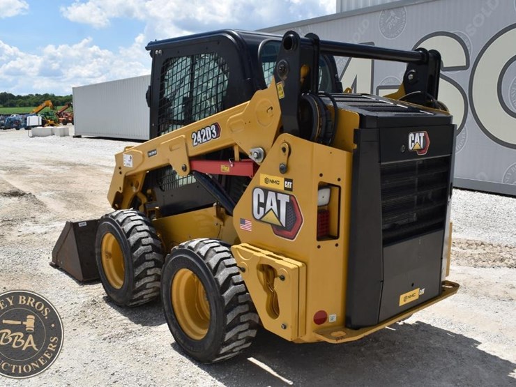 2023-caterpillar-242d3-image-3