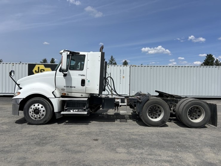 2011-international-prostar-image-2