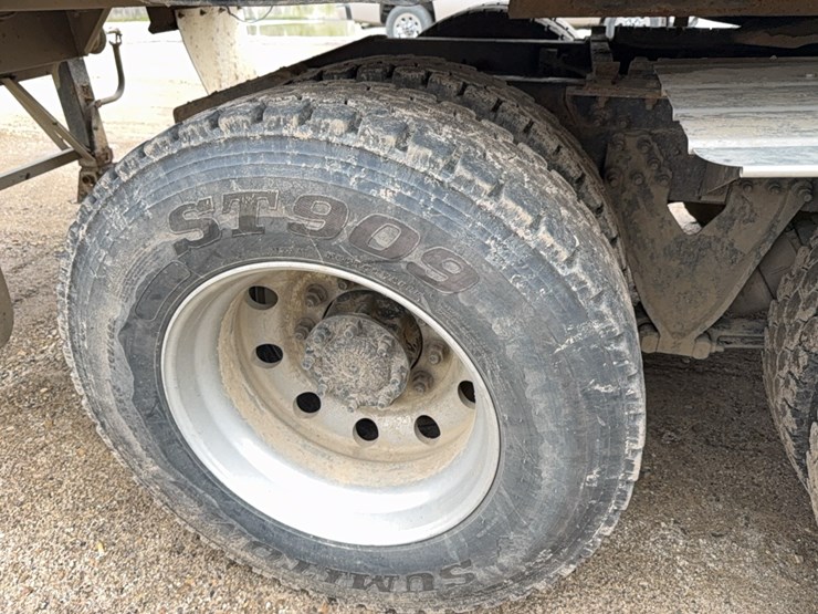 2011-ih-9200-pro-star-semi-tractor-image-21