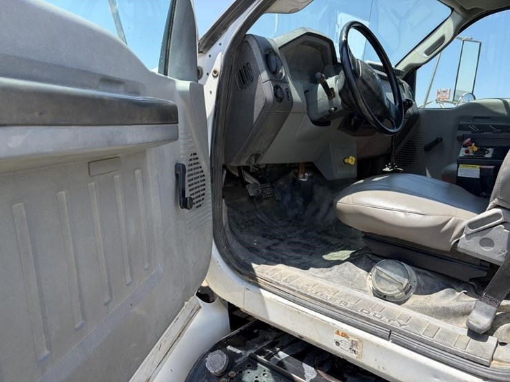 2013-ford-f750-image-14
