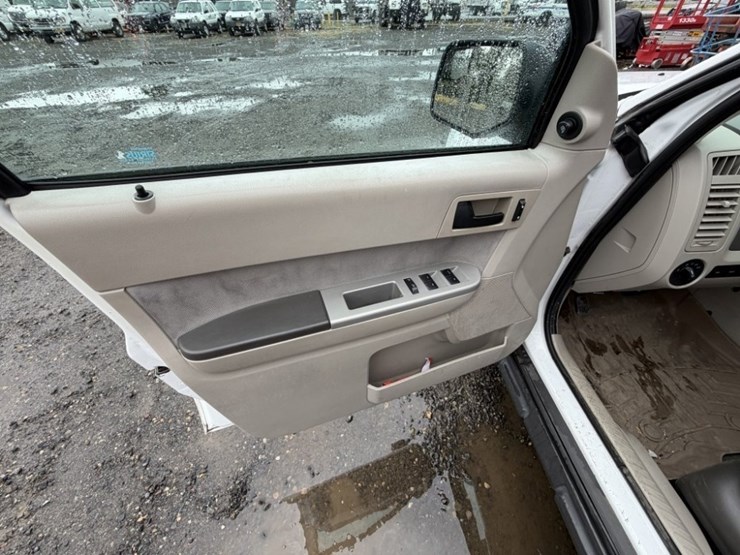 2012-ford-escape-image-22