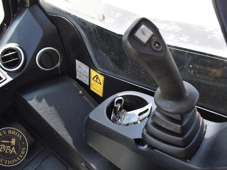 2014-jcb-190-image-38