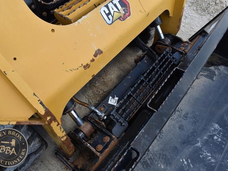 2022-caterpillar-299d3-image-23