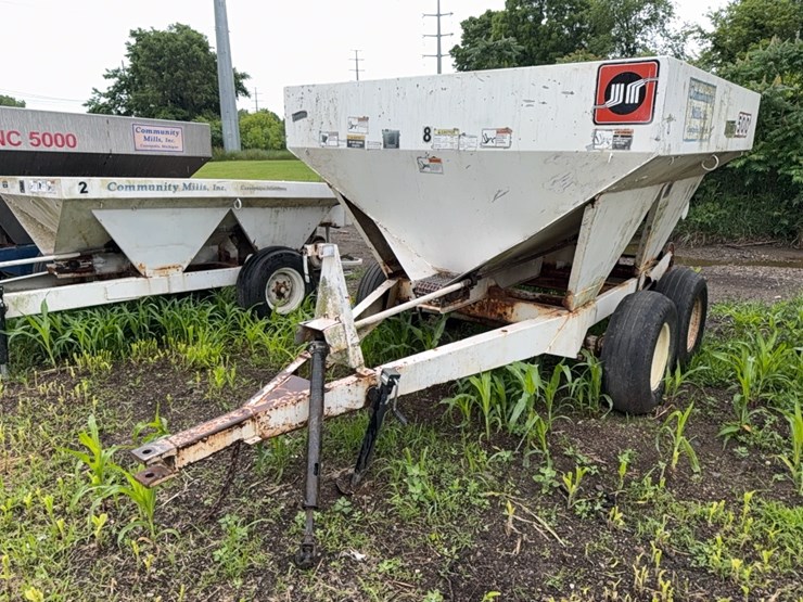 wilmar-pull-type-dry-fert.-spreader-image-1