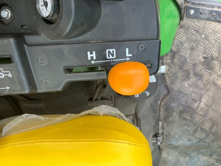2025-john-deere-2025r-image-23
